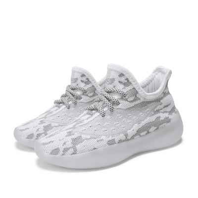 China 2021 breathable net upper shoes yz shoes sneaker wholesale other new trend children's shoes for sale