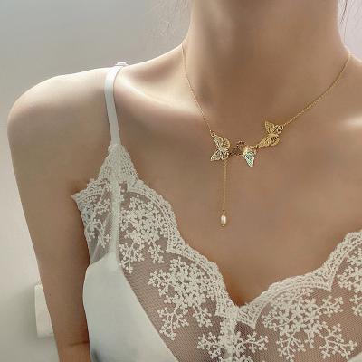 China Hot Sale Environmentally Friendly Bohemian Fashion Cute SUNRAIN Gold Plated 3 Butterfly Charm Butterfly Clavicle Necklace Pendant Choker Chain Girls Women Jewelry for sale