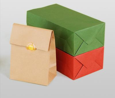 China Cheap Disposable Kraft Paper Gift Bags Plain Black Shopping Bags With Customized Logo Take Away Food For Restaurant for sale