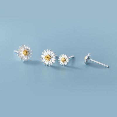 China Classic Design 925 Sterling Silver Daisy Flower Stud Earrings S925 Cute Hot Selling Cute Girl Women for sale