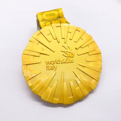 China Custom Medal Maker Zinc Alloy Die Casted Europe Varnished Matte Gold Medal 3D Engraved Marathon Medal for sale