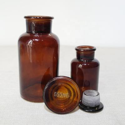 China Many Sizes Portable Glass Apothecary Jar Black With Glass Stopper for sale