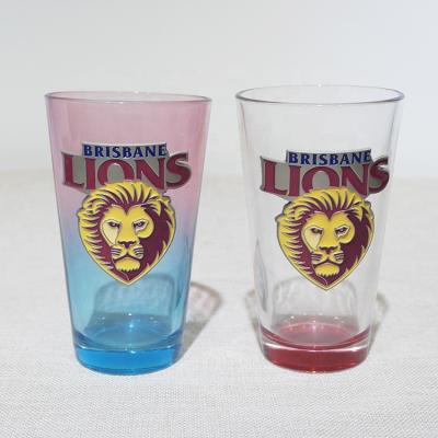 China Gradient Color 16oz Glass Pint BRIEF Mug With Lion Metal Label Glass Tumbler for sale