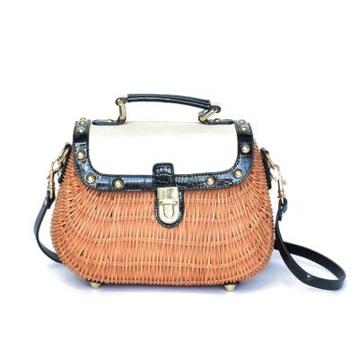 China Fashion New Fashion Luxury Handbag Braided Bag Rattan Bamboo Handbag With Detachable Shoulder Strap for sale