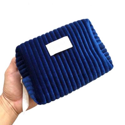 China Fashion High Quality Custom Logo Luxury Quilted Velvet Gift Travel Storage Pouch Makeup Cosmetic Bag for sale