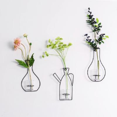 China Europe Top Selling Product Iron Wire Metal Vase Wrought Iron Vase for sale