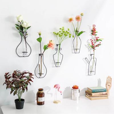 China Europe Top Selling Product Iron Wire Metal Vase Wrought Iron Vase Wall Vases For Flowers for sale