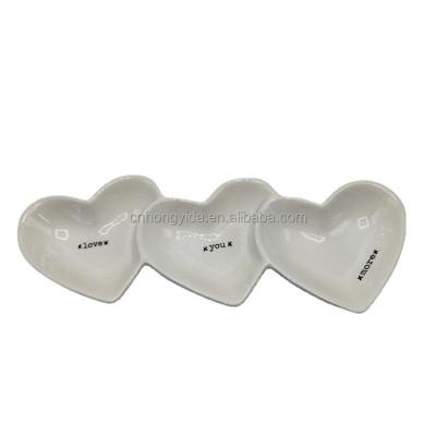 China Disposable Valentine Three Heart Shaped Plate for Candy for sale