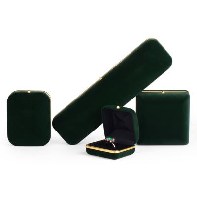 China Jewelry Package Fashion Bottle Green Velvet Jewelry Box Packaging for sale