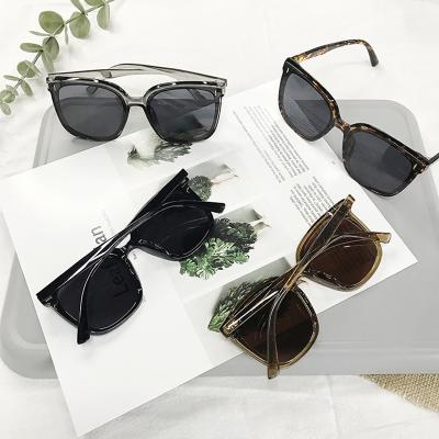 China Classic Fashion Sunglasses Style OEM Shades New Trend Unisex Plastic Round Frames Sunglasses for sale