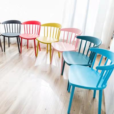 China Wholesale modern Nordic fashion furniture plastic chair creative dining table and chair plastic chair for sale