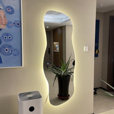 China Lâmina de fundo assimetrica de luz alta de espelho iluminado comprimento do piso personalizado à venda