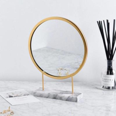 China Round Pocket Magnifying Makeup Mirror For Vanity Table Custom for sale