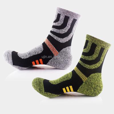 China Men's Breathable Performance Cushion Crew Socks Running Training Sports Socks Custom Logo Sports Socks for sale