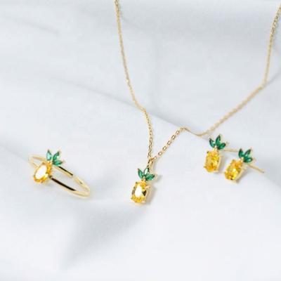 China Trendy Hypoallergenic Pineapple Tarnish Free Jewelry Set 925 Sterling Silver Personality Yellow Green Zircon Pendant Necklace for sale