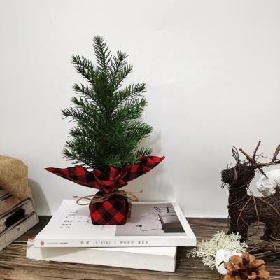 China Exclusively Handcrafted Mini Christmas Decoration Supplies Pine Needle Tree Table Decoration Christmas Tree Ornament for sale