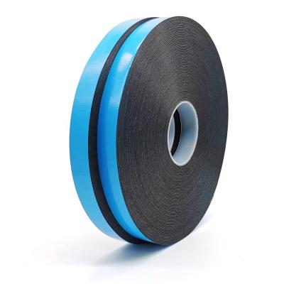 中国 1mm 黒/白 衝撃吸収型 PE 泡テープ 紙内膜 密封 貼り付け バナー エッジ 販売のため