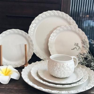 China Sustainable Continental Pure White Embossed Ceramic Dining Dish Set Customizable Logo And Mug Graphics for sale