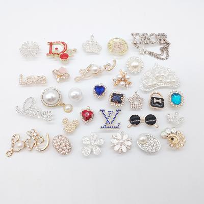 China Luxury Bling Hoop Fang Charms Designer Charms Diamond Shoe Decoration Wholesale Shoe Charms Fashion Rhinestone Metal Designer for sale