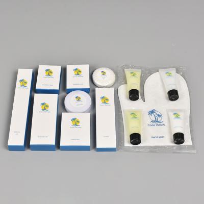 China Disposable Products Hotel Amenity Kit 5 Star Hotel Amenities Set For Bathroom Shampoo And Conditioner for sale