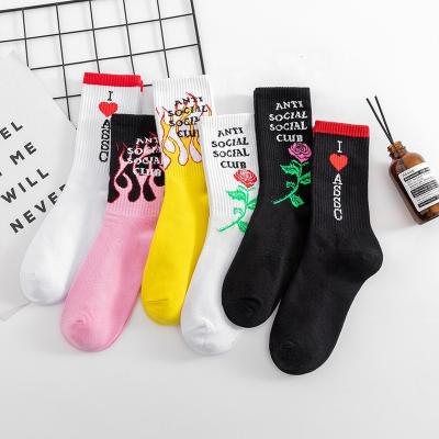 China Fashion Sporty Cool Socks Knitted Cotton Embroidered Men's Sneaker Socks Women Socks for sale