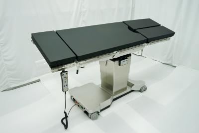 Cina Remote Controlled Electric Hydraulic Operating Table With Carbon Fiber Platform in vendita