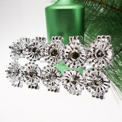 China Hand Made Christmas Tree Candle Holder 4cm Anther Shape With Y-pattern Clip Metal Candle Holder for sale