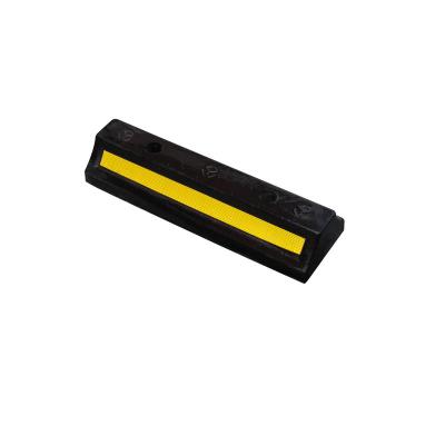 China Automotive And Industrial Rubber Wheel Chock Reflective Rubber Car Safety Stop for sale