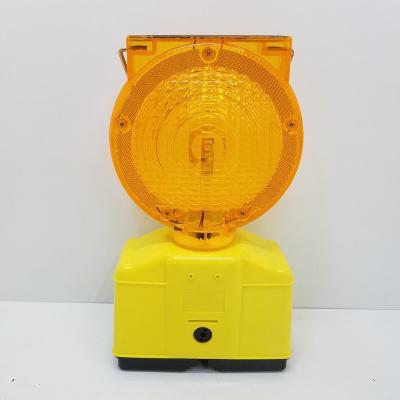 China Yellow Instant Light Picosecond Lens Chixin Solar Traffic Safety Warning Light On Traffic Barriers for sale