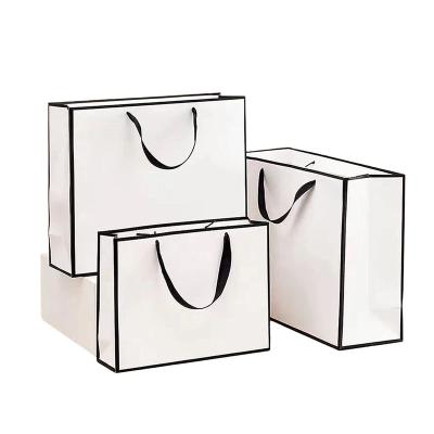 China Recycled Materials 2022 New Fashion Boutique Gift Card Bags Foldable Eco-friendly White Kraft Paper Bags With Handle for sale