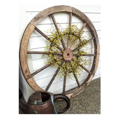 China Bamboo And Wood Products 76cm Wall Decorative Accent Old Garden Wheels Western Wood Township Holiday Supplies Home Decoration for sale