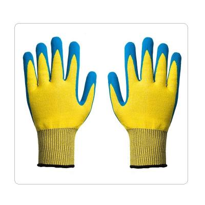 Chine Le revêtement jaune de paume de nitriles de revêtement de HPPE a coupé les gants résistants pour la forte petite manipulation de pièces à vendre