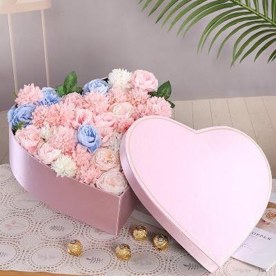 China Recycled Materials Love Custom Gift Box For Food Handmade Flower Heart Shape Chocolate Packaging Packaging Box With Lid for sale