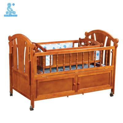 China Durable New Style 0289B Multifunctional Hand Carved Pine Wood and MDF Material Wooden Babies Cribs For Europe en venta