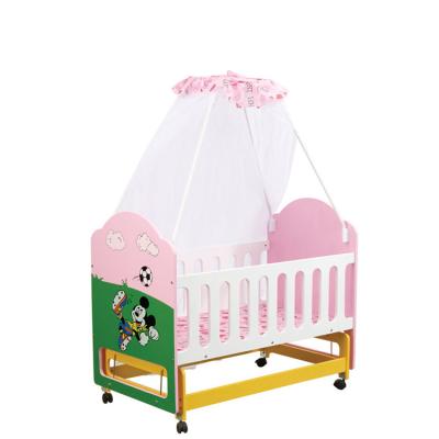 China Durable Immortals Swan Crib Customized Models 100% Cotton Pictures Mobile Metal Baby Cribs Cute Designs en venta