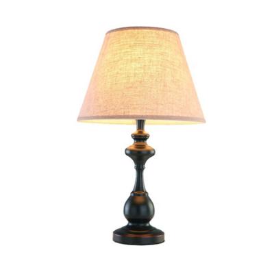 China Modern Minimalist Fabric Shade Table Lamp Metal Base Hotel Living Room Bedroom Bedside Table Lamp for sale