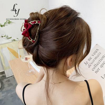 China Fashionable Geometric Soft Grab Shape Headdress Hairpin Alloy Girl Hair Pan Alloy Shark Back Clip for sale