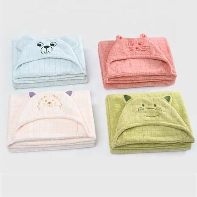 China Custom Made Soft Hooded Coral Bath Towel Child Safe Baby Bath Towel Baby Towel With Buttons for sale