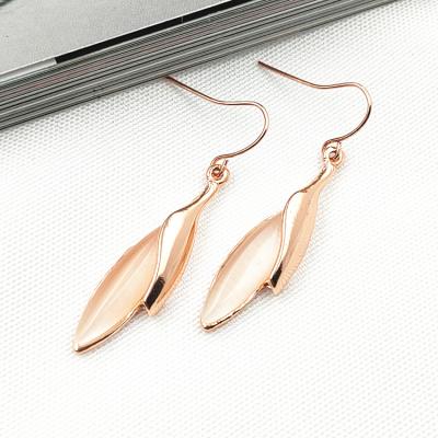 China New Trendy Fashion Jewelry Long Gold Plated Alloy Ear Clip Leaf Earring For Women for sale