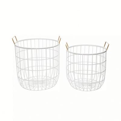 China Sustainable Home Decorative Nordic White Wire Storage Basket 2 Set With Brass Handles for sale