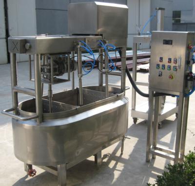 China 1000L/1500LSUS304 industriële kaasbereidingsmachine met het verwarmen, het koelen jasje en mengapparaat voor witte kaas500g grootte Te koop