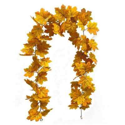 China Decorative Indoor Outdoor Plastic Falling Leaves Artificial Autumn Maple Leaves Garland for Thanksgiving Day Home Decoration for sale