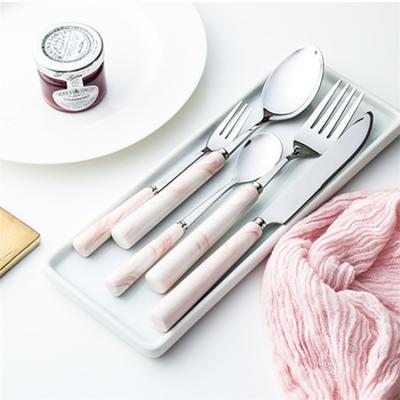 China Viable Western Food Handle Steak Knife Gold Plating Stainless Steel Ceramic Flat Knives Tableware for sale