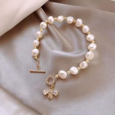 China New Trendy popular small bee women's bracelets jewelry freshwater pearl bracelet pearl pendant bracelet for women party for sale