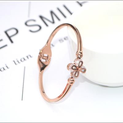 China TRENDY Four Leaf Clover Bangle Fashion Jewelry Stainless Steel 18K Rose Gold Bangle Custom Opening Bangle for sale