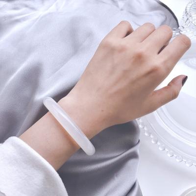 China Fashionable White Natural Stone Luxury Simplicity Women Agate Jewelry Bracelets Bangles Crystal Bangle Bracelet for sale