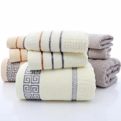 China Compressed 100% Cotton 32s Jacquard Design Gift Bath Towel Set for sale