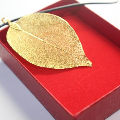 China Fashion Natuarl leaf gold plated natural leaf necklace western style unisex pendant necklace new for sale