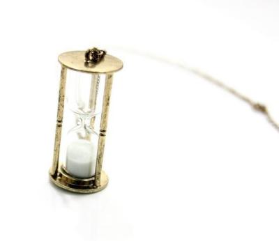 China ALLOY Alibaba hot new product hourglass necklace, hourglass jewelry, vintage hourglass pendant for sale