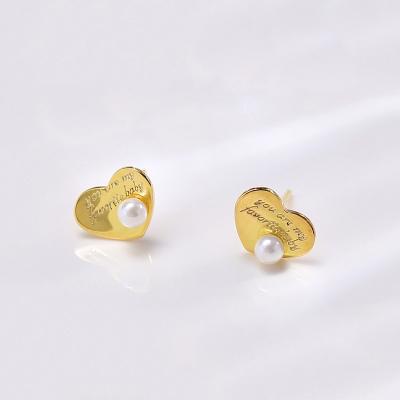 China Cute Korean Girls Jewelry Custom Engraved Cute Gold Plated Tiny 925 Sterling Silver Heart Pearl Stud Earrings for sale